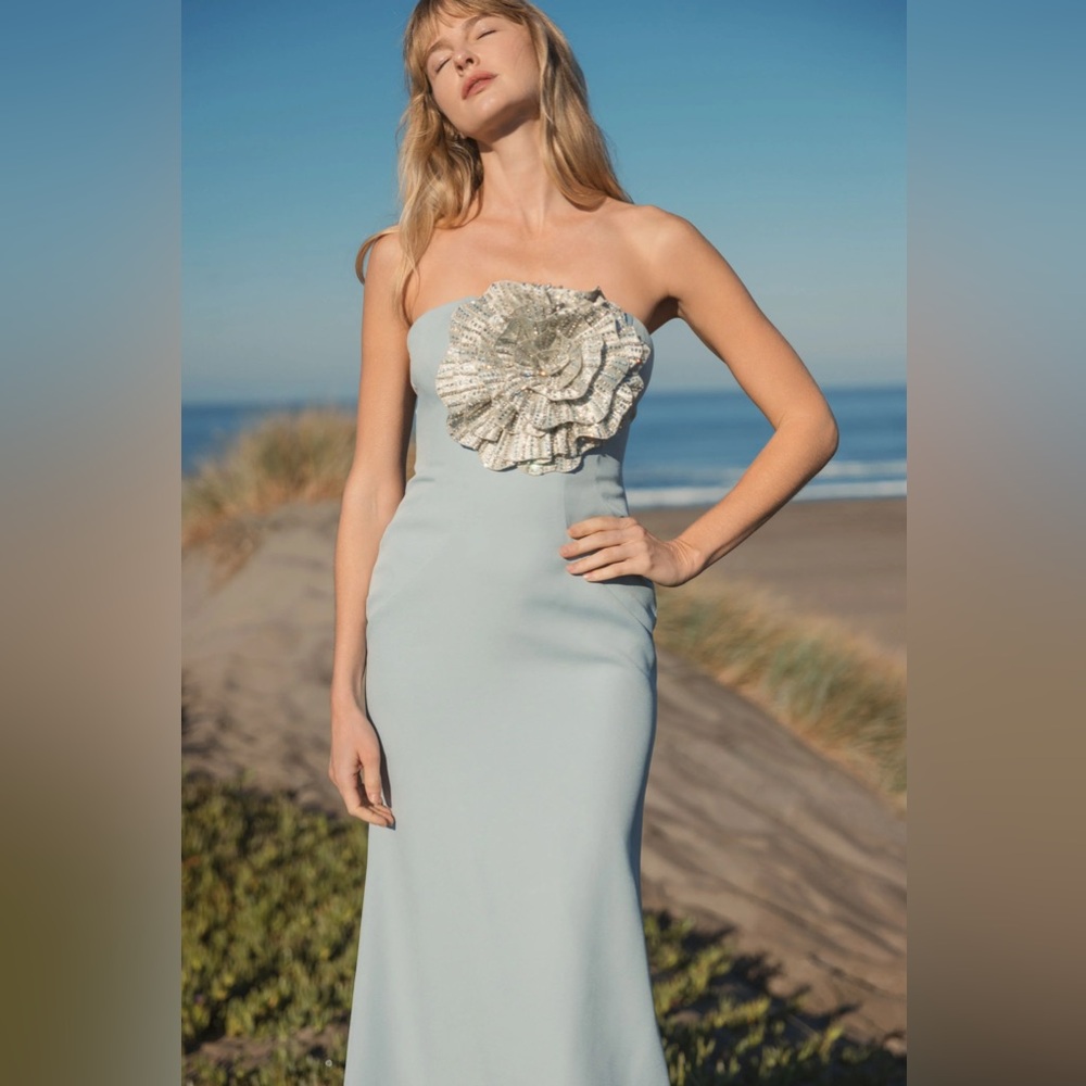 MAC DUGGAL Blue Strapless Trumpet Gown with 3D Rhinestone Flower